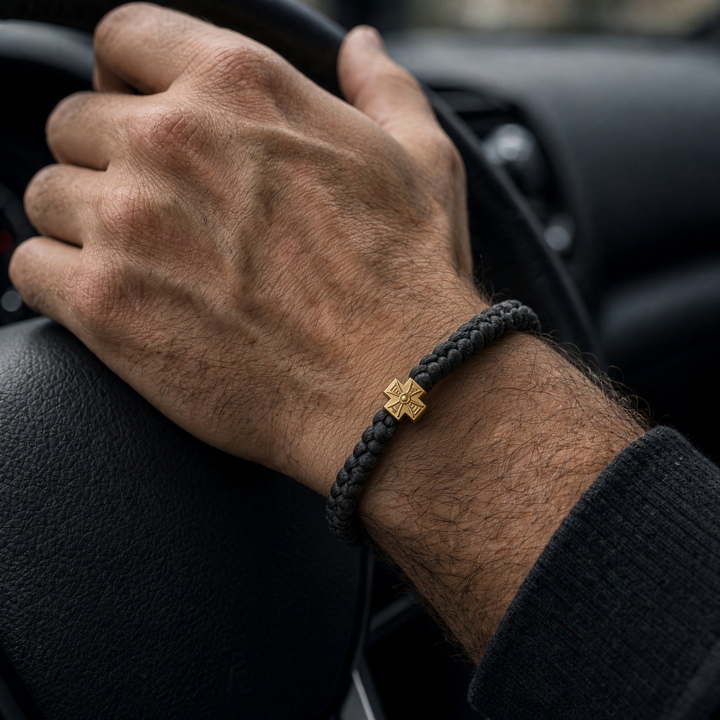 Black cord Brojanica 33 on the steering wheel — everyday wear